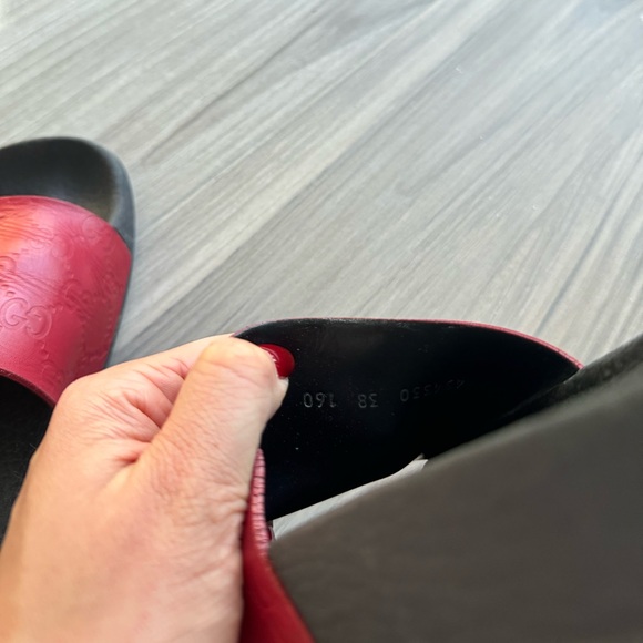 Authentic Red GG Gucci rubber slides size 38 - Picture 2 of 7